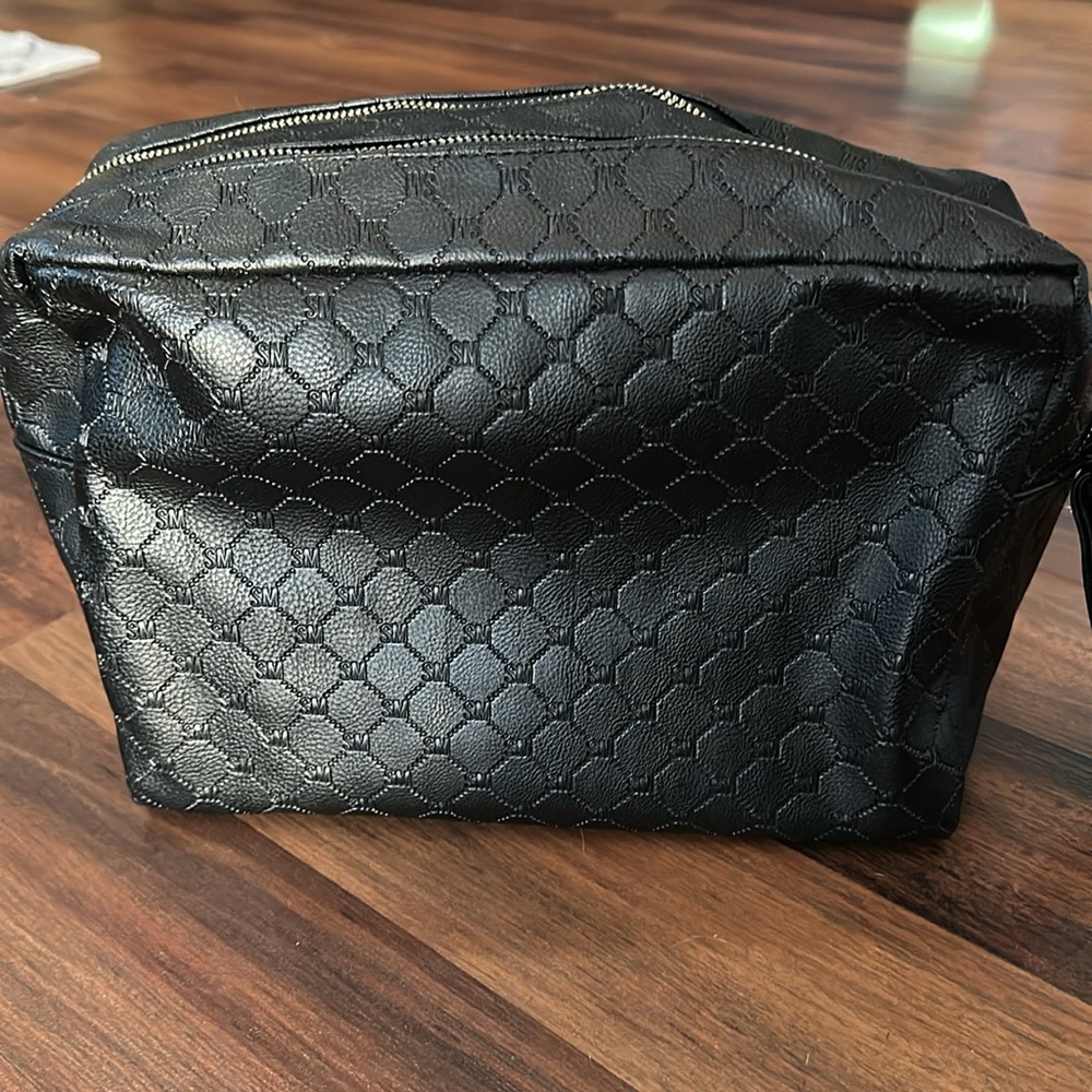 Steve Madden Quilted Black Toiletry Travel Bag - Picture 4 of 9